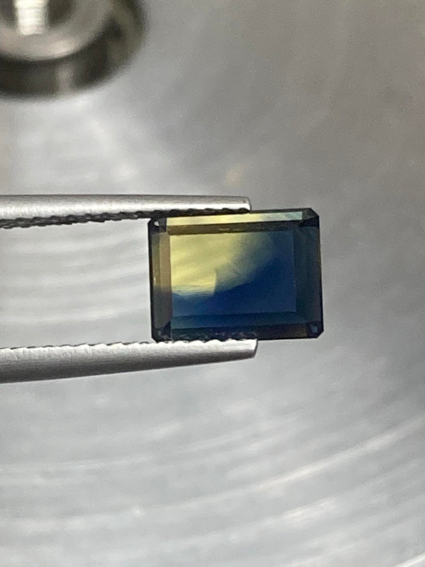 2.32ct window cut bi-colour Australian Sapphire yellow blue