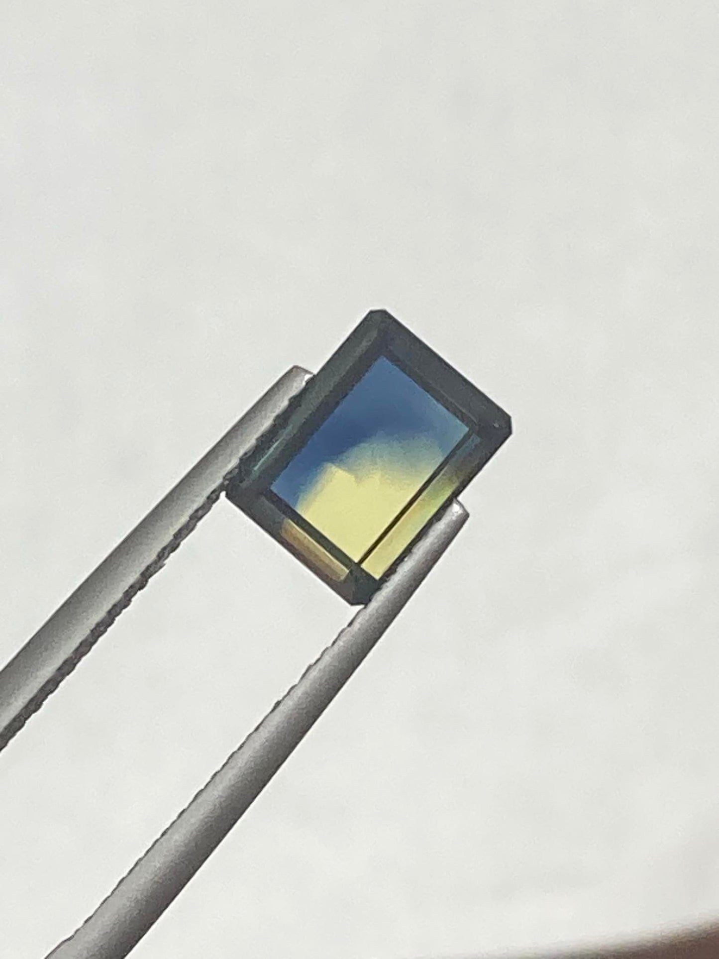 2.32ct window cut bi-colour Australian Sapphire yellow blue