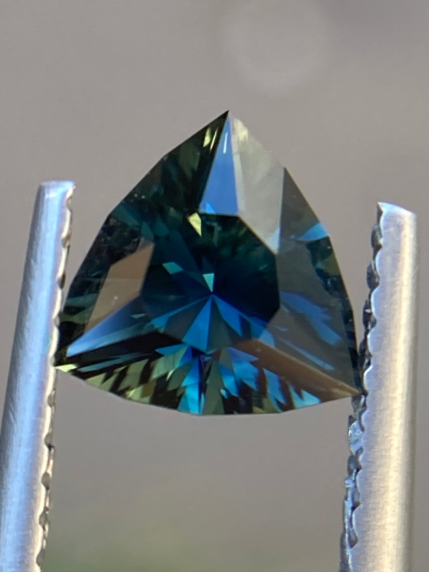 041- Parti Australian Sapphire 1.12ct TRILLION CUT