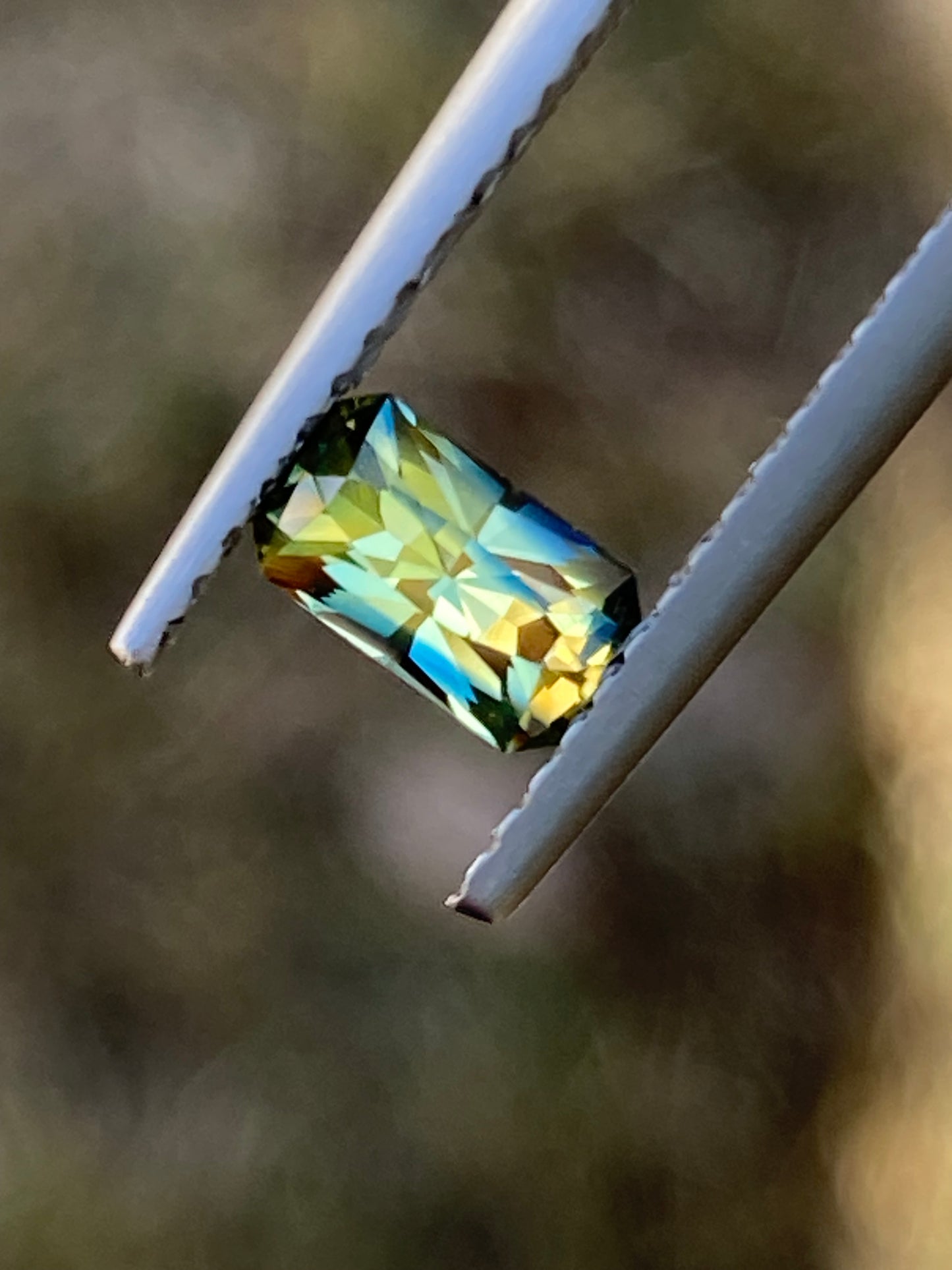 018- Bright Yellow Parti Australian Sapphire 0.6ct RECTANGLE CUT