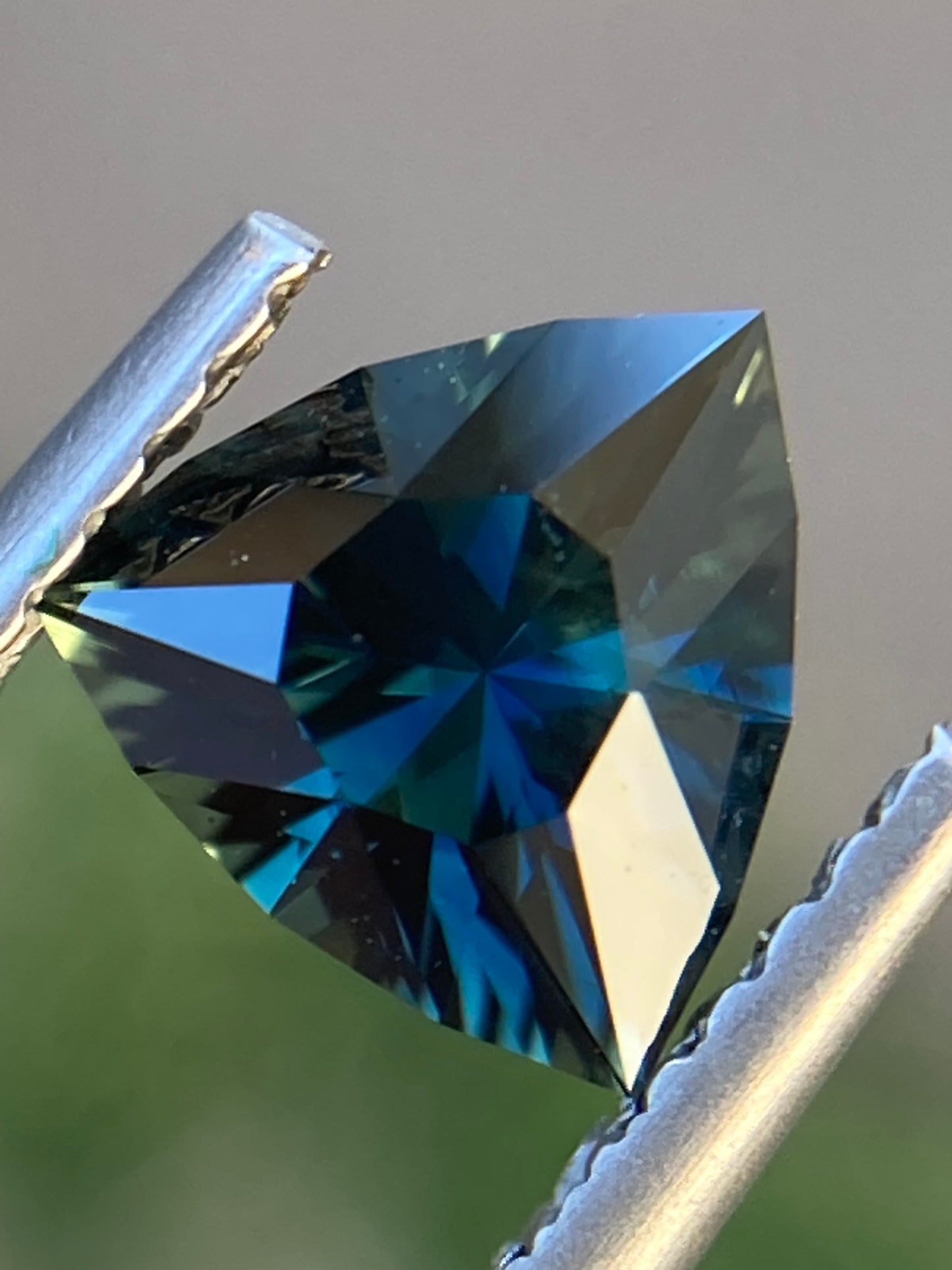 041- Parti Australian Sapphire 1.12ct TRILLION CUT