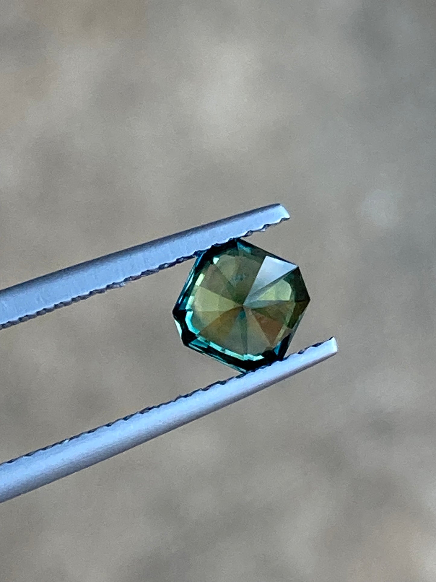 042- SQUARE CUT Parti Australian Sapphire 1.14ct