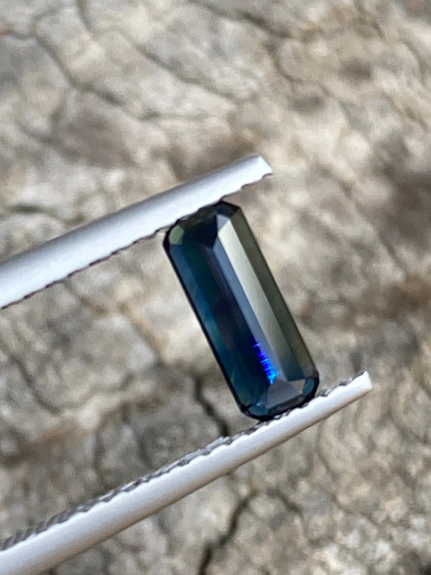 014- Dark Blue Australian Sapphire 0.83ct RECTANGLE CUT
