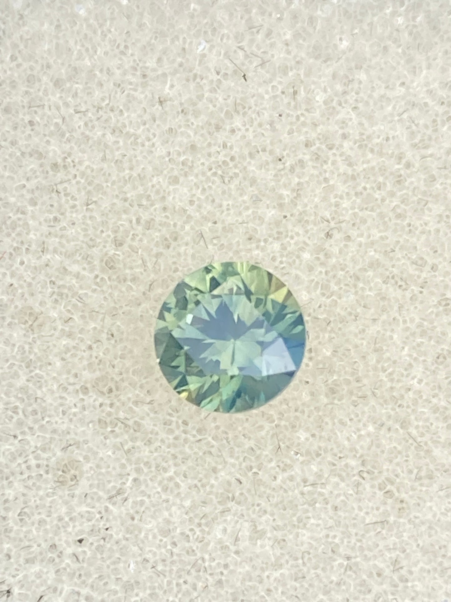 011- Silky Blue Yellow Parti Australian Sapphire 0.5ct ROUND BRILLIANT CUT
