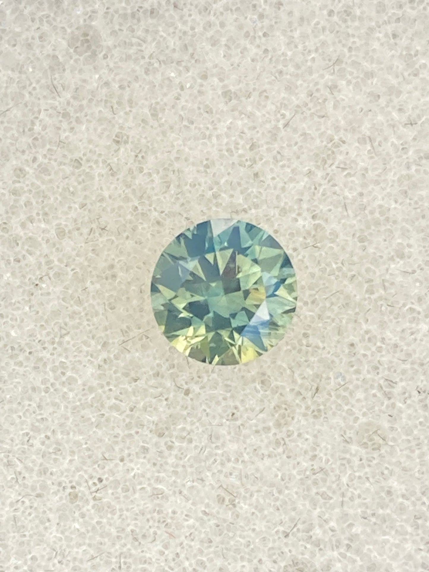 011- Silky Blue Yellow Parti Australian Sapphire 0.5ct ROUND BRILLIANT CUT