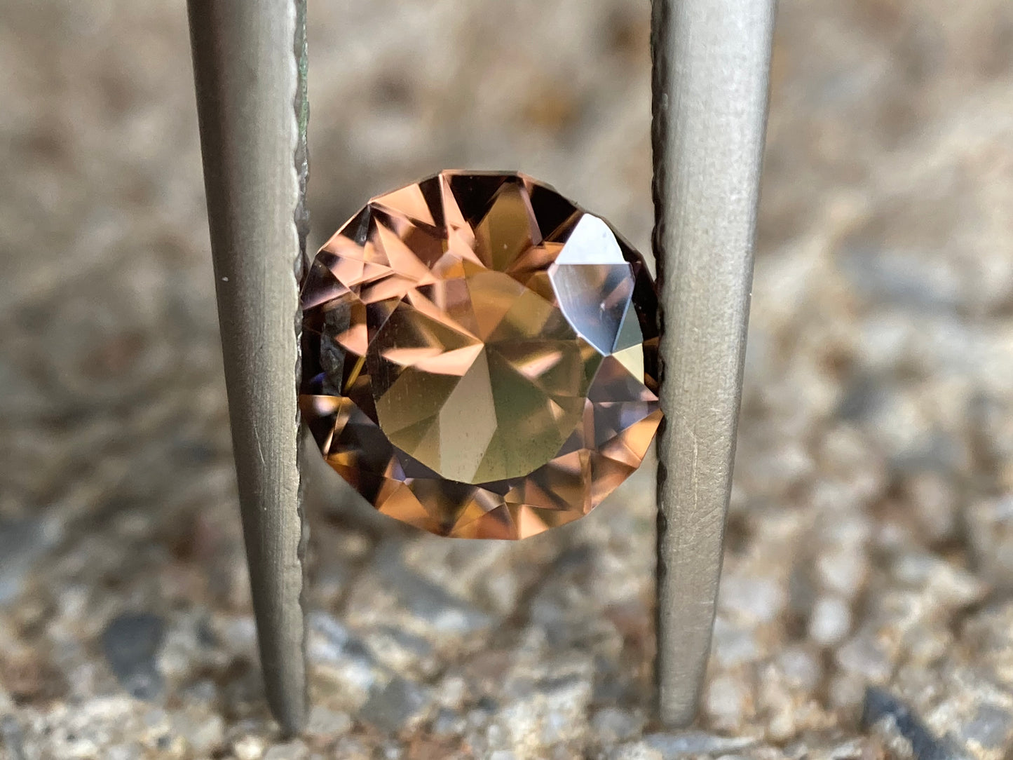009- Orange ( beer bottle ) Natural Australian Zircon 1.15ct ROUND CUT