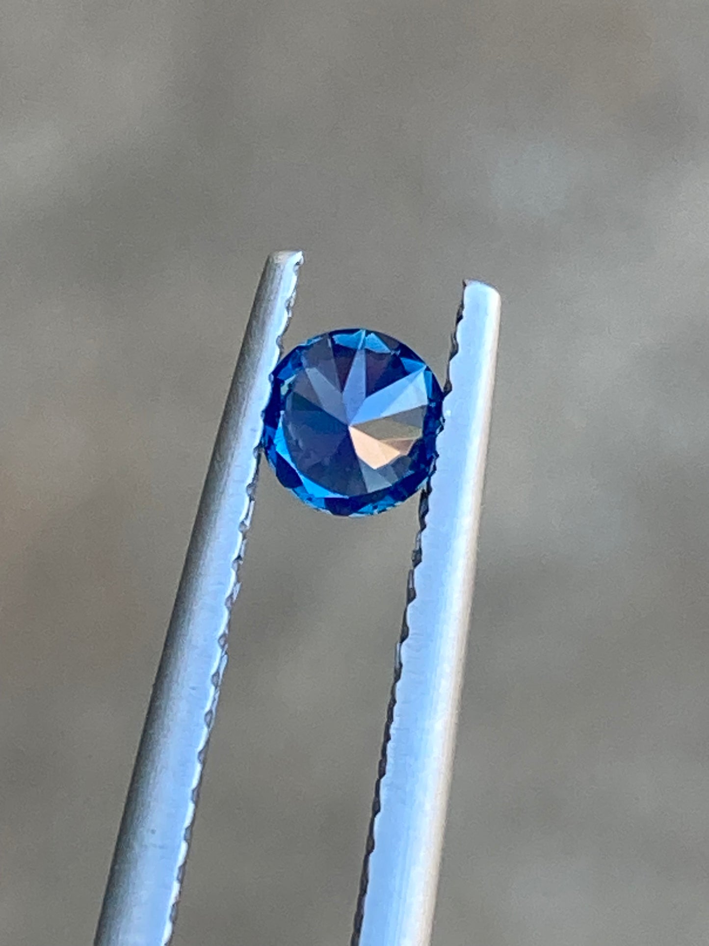 065- Blue Australian Sapphire 0.37ct Round CUT