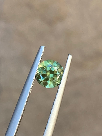 045- Sparkling GY parti Australian Sapphire 0.62ct ROUND BRILLIANT CUT green