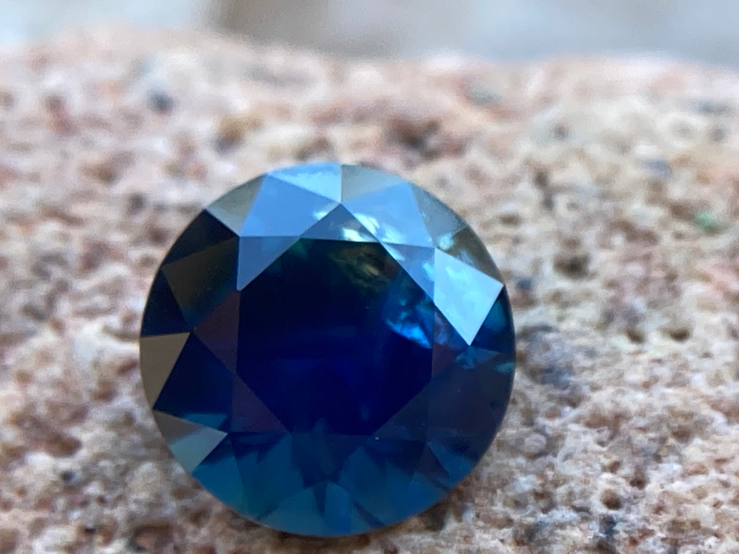 046- 1.92ct Australian Sapphire Blue Yellow Parti ROUND CUT