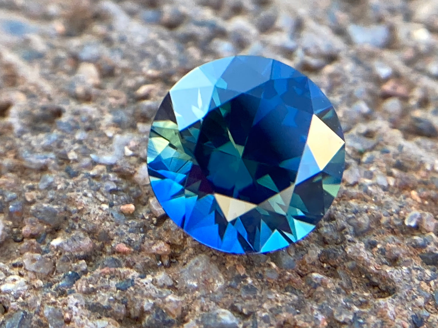 039- Steel Teal Australian Sapphire 1.45ct ROUND CUT