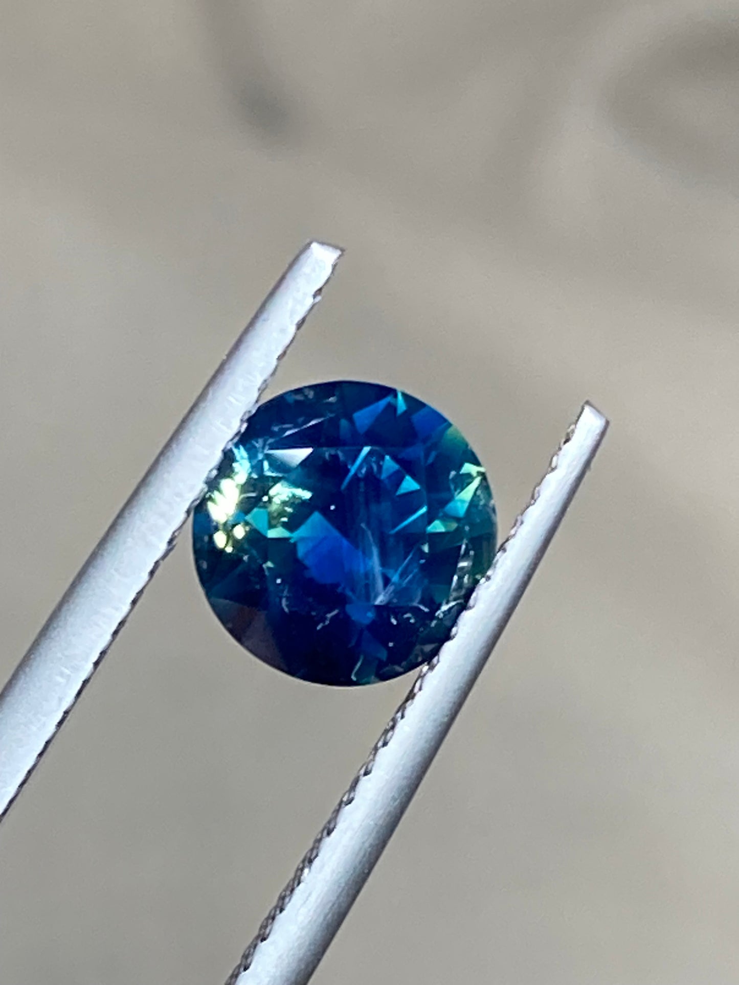 046- 1.92ct Australian Sapphire Blue Yellow Parti ROUND CUT