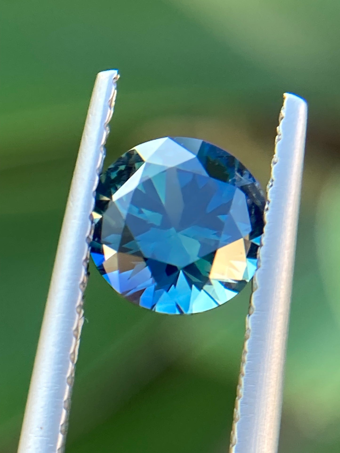 039- Steel Teal Australian Sapphire 1.45ct ROUND CUT