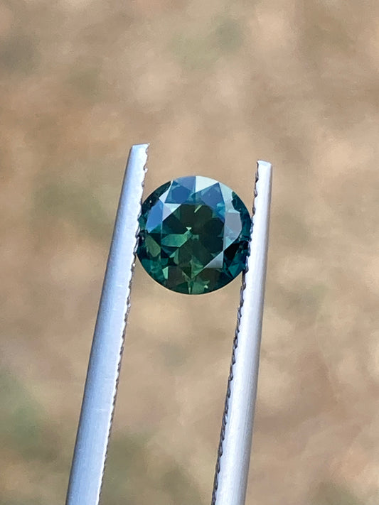 060- 1.09ct Dark Green Australian Sapphire ROUND CUT