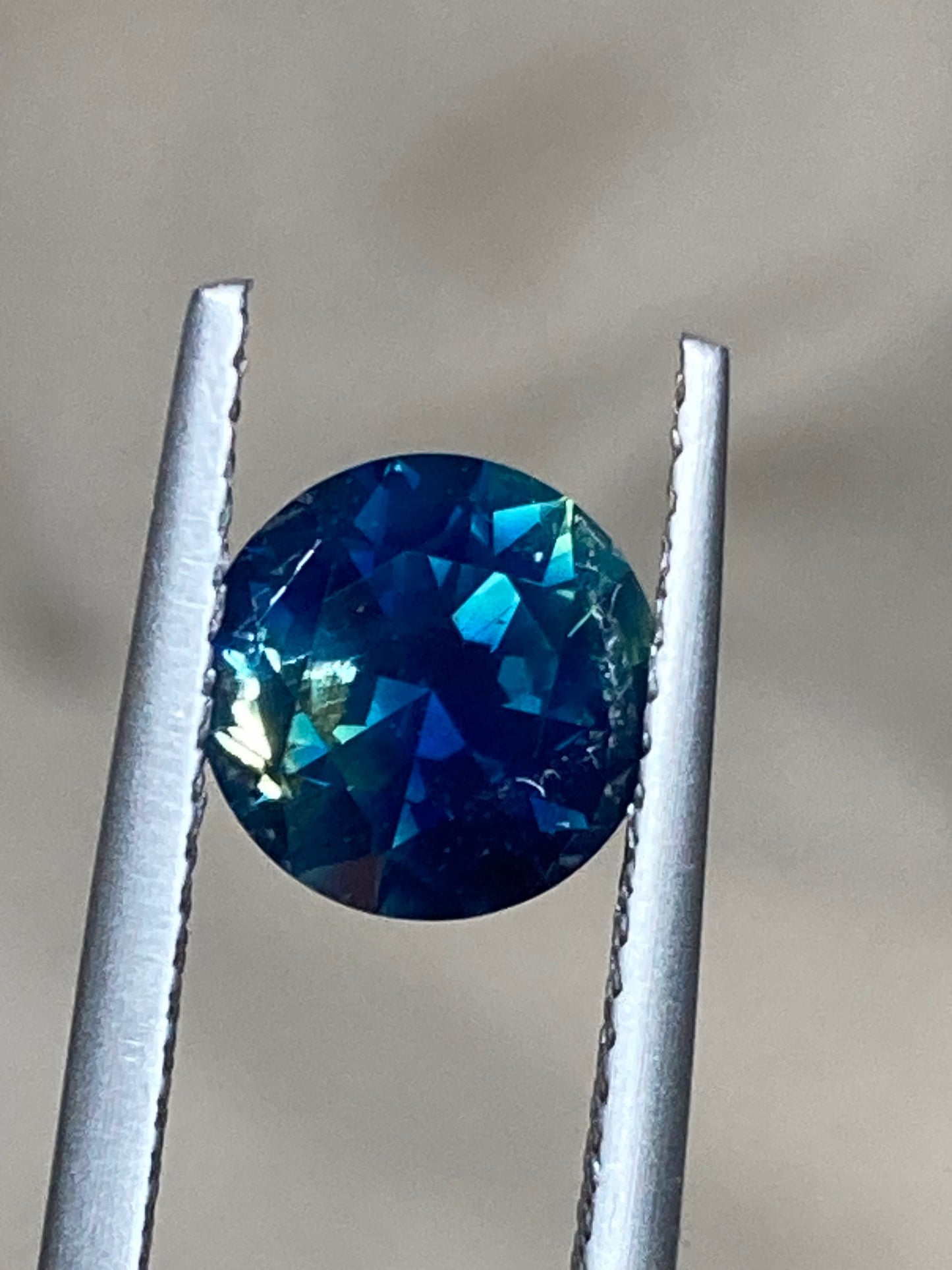 046- 1.92ct Australian Sapphire Blue Yellow Parti ROUND CUT