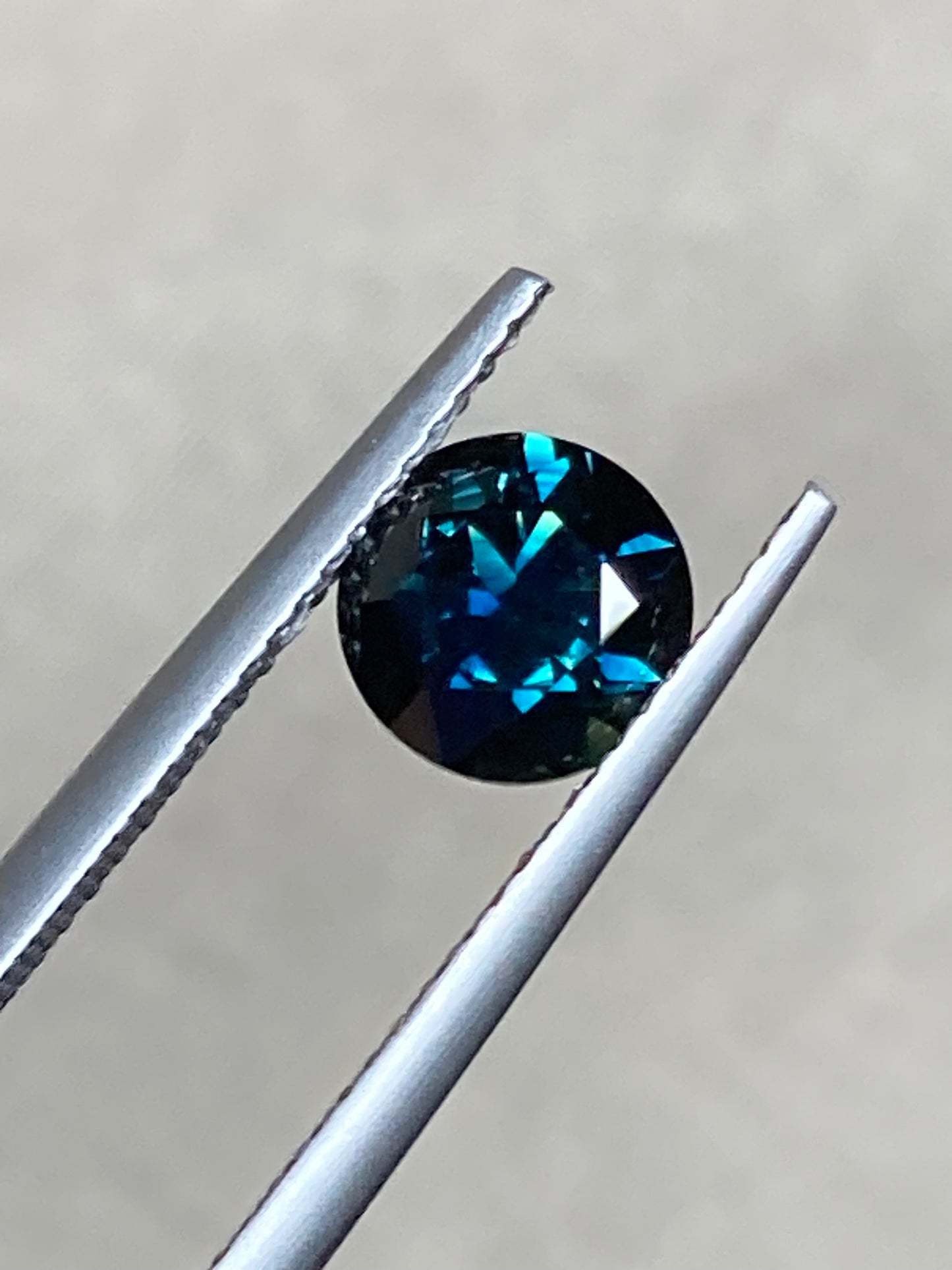 058- 1.67ct Dark Blue Australian Sapphire Round CUT Engagement stone