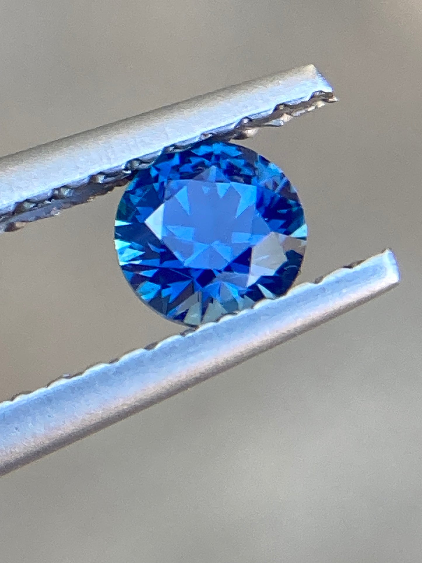 065- Blue Australian Sapphire 0.37ct Round CUT