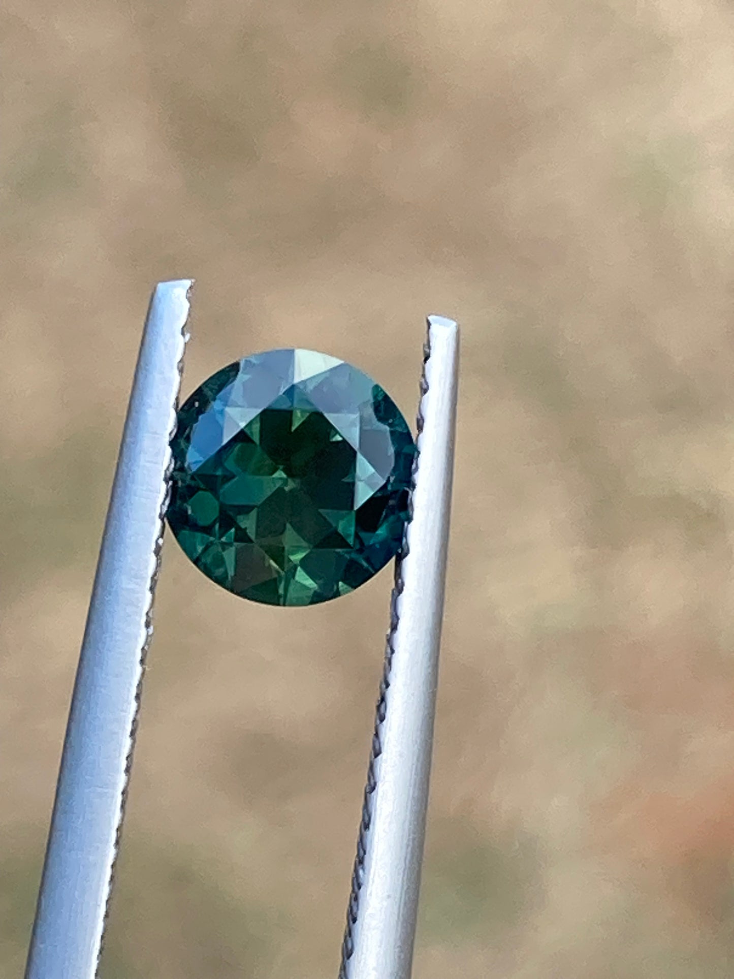 060- 1.09ct Dark Green Australian Sapphire ROUND CUT