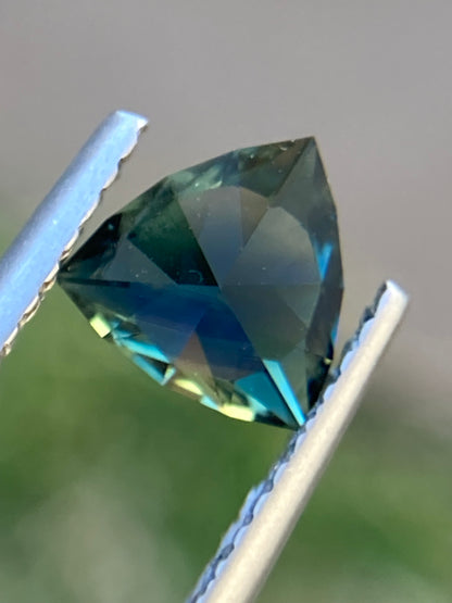 041- Parti Australian Sapphire 1.12ct TRILLION CUT