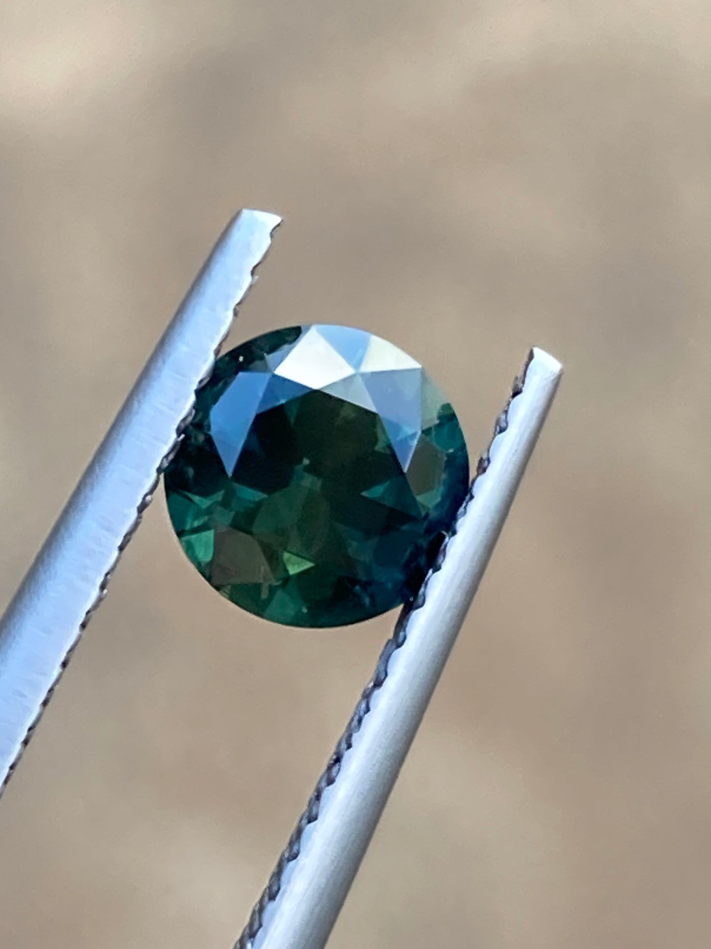 060- 1.09ct Dark Green Australian Sapphire ROUND CUT