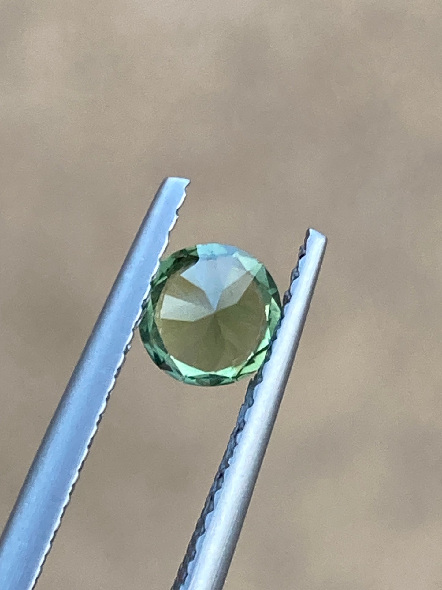 045- Sparkling GY parti Australian Sapphire 0.62ct ROUND BRILLIANT CUT green