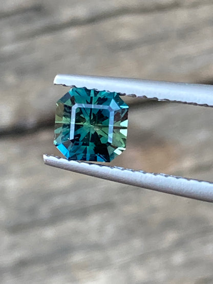 042- SQUARE CUT Parti Australian Sapphire 1.14ct