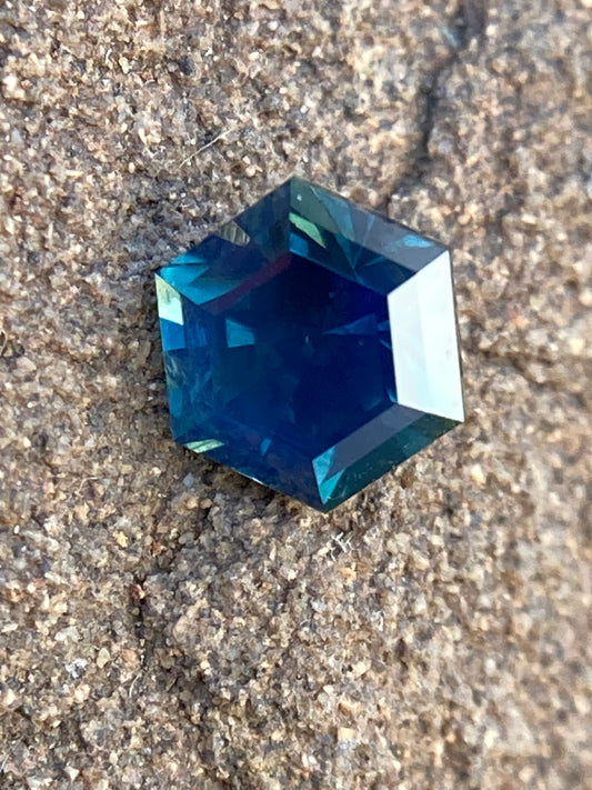 043- Silky Blue Australian Sapphire 0.67ct HEX CUT