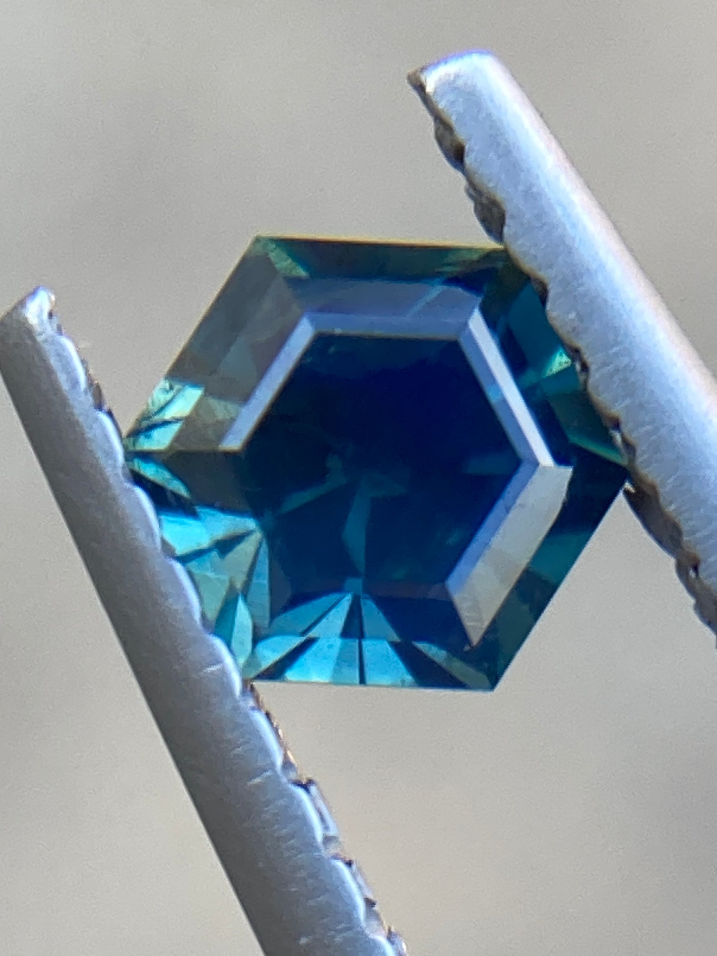 043- Silky Blue Australian Sapphire 0.67ct HEX CUT