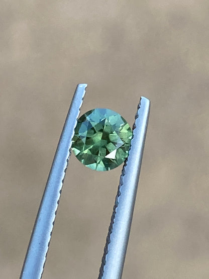 045- Sparkling GY parti Australian Sapphire 0.62ct ROUND BRILLIANT CUT green