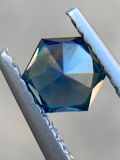 043- Silky Blue Australian Sapphire 0.67ct HEX CUT