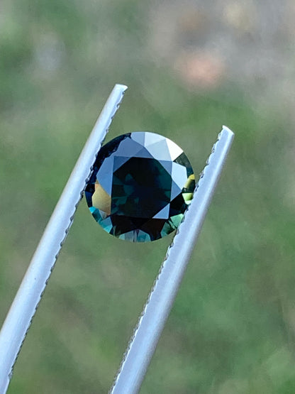 038- Dark Green Blue with Yellow edge - Australian Sapphire 1.64ct ROUND CUT