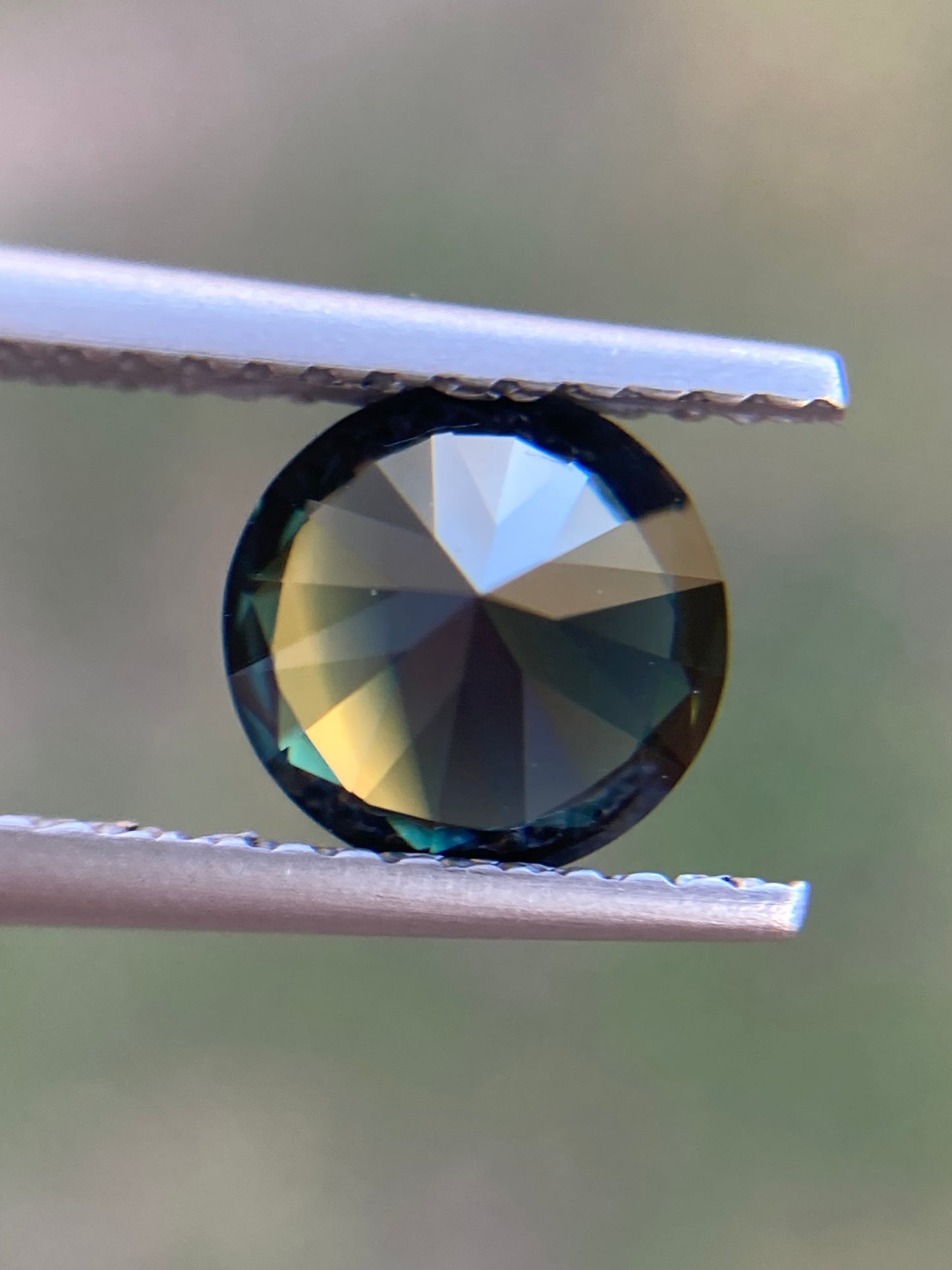 038- Dark Green Blue with Yellow edge - Australian Sapphire 1.64ct ROUND CUT