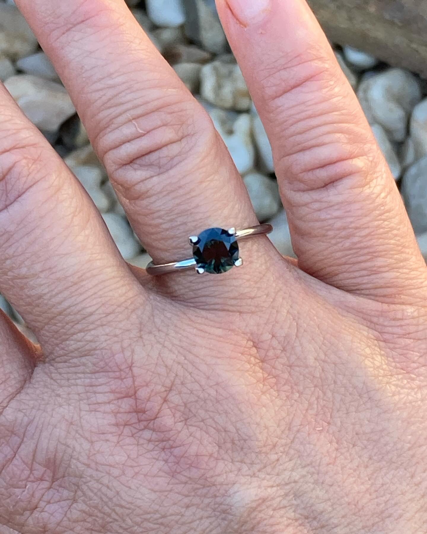 038- Dark Green Blue with Yellow edge - Australian Sapphire 1.64ct ROUND CUT