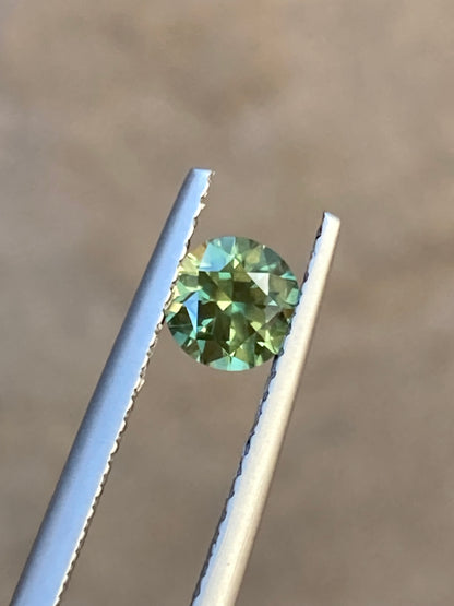 045- Sparkling GY parti Australian Sapphire 0.62ct ROUND BRILLIANT CUT green