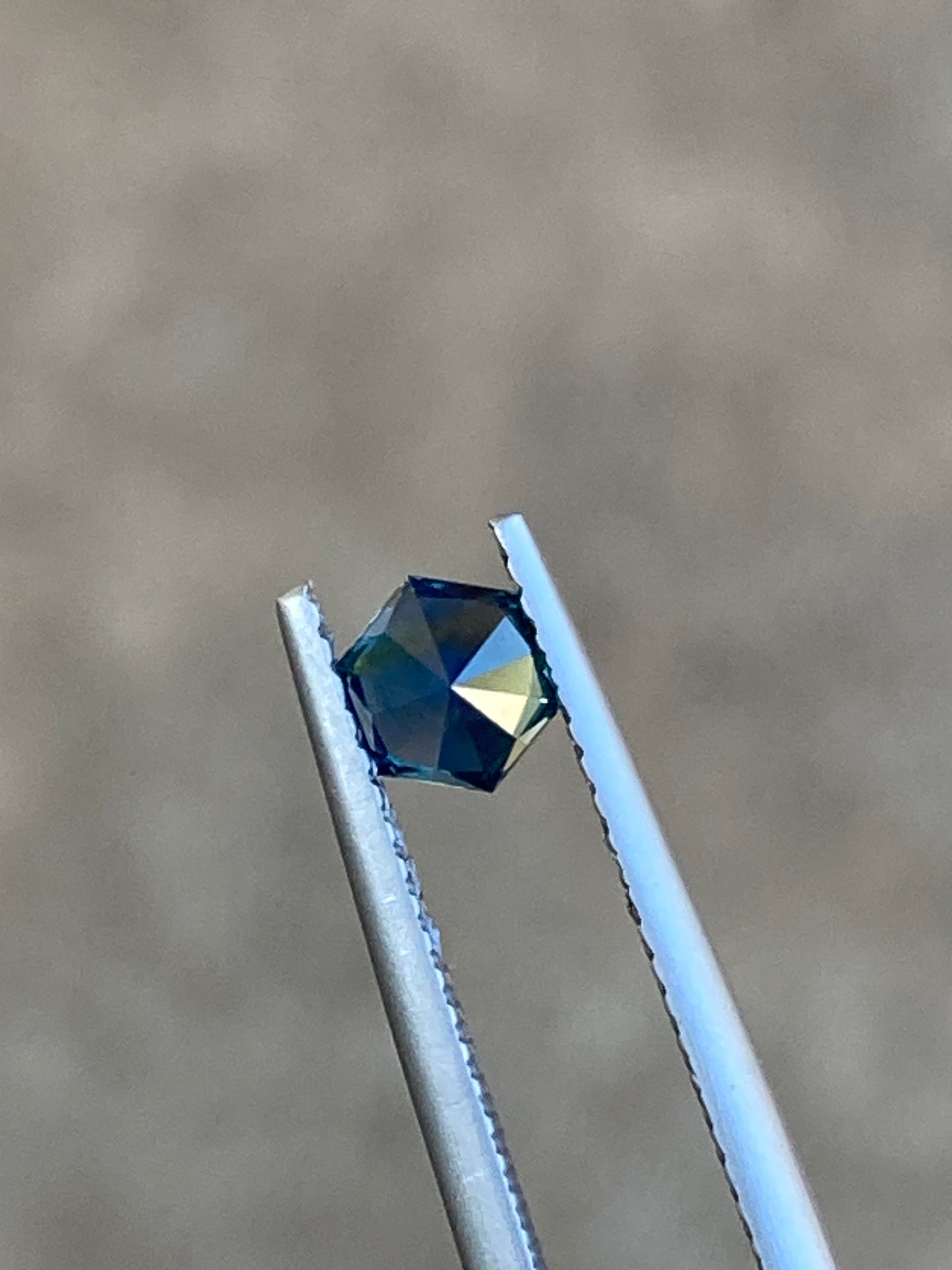 043- Silky Blue Australian Sapphire 0.67ct HEX CUT