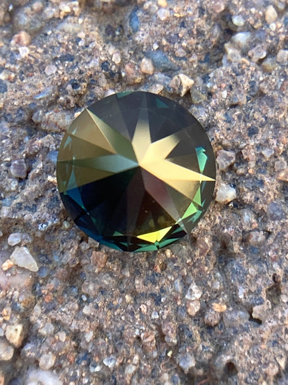 038- Dark Green Blue with Yellow edge - Australian Sapphire 1.64ct ROUND CUT