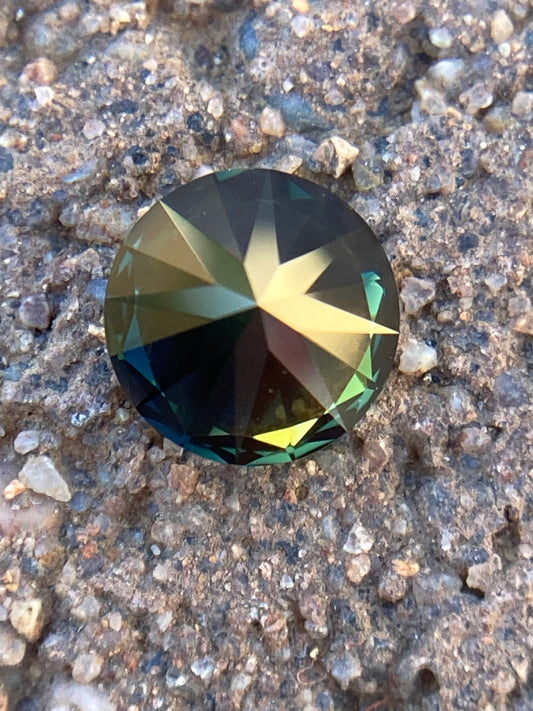 038- Dark Green Blue with Yellow edge - Australian Sapphire 1.64ct ROUND CUT