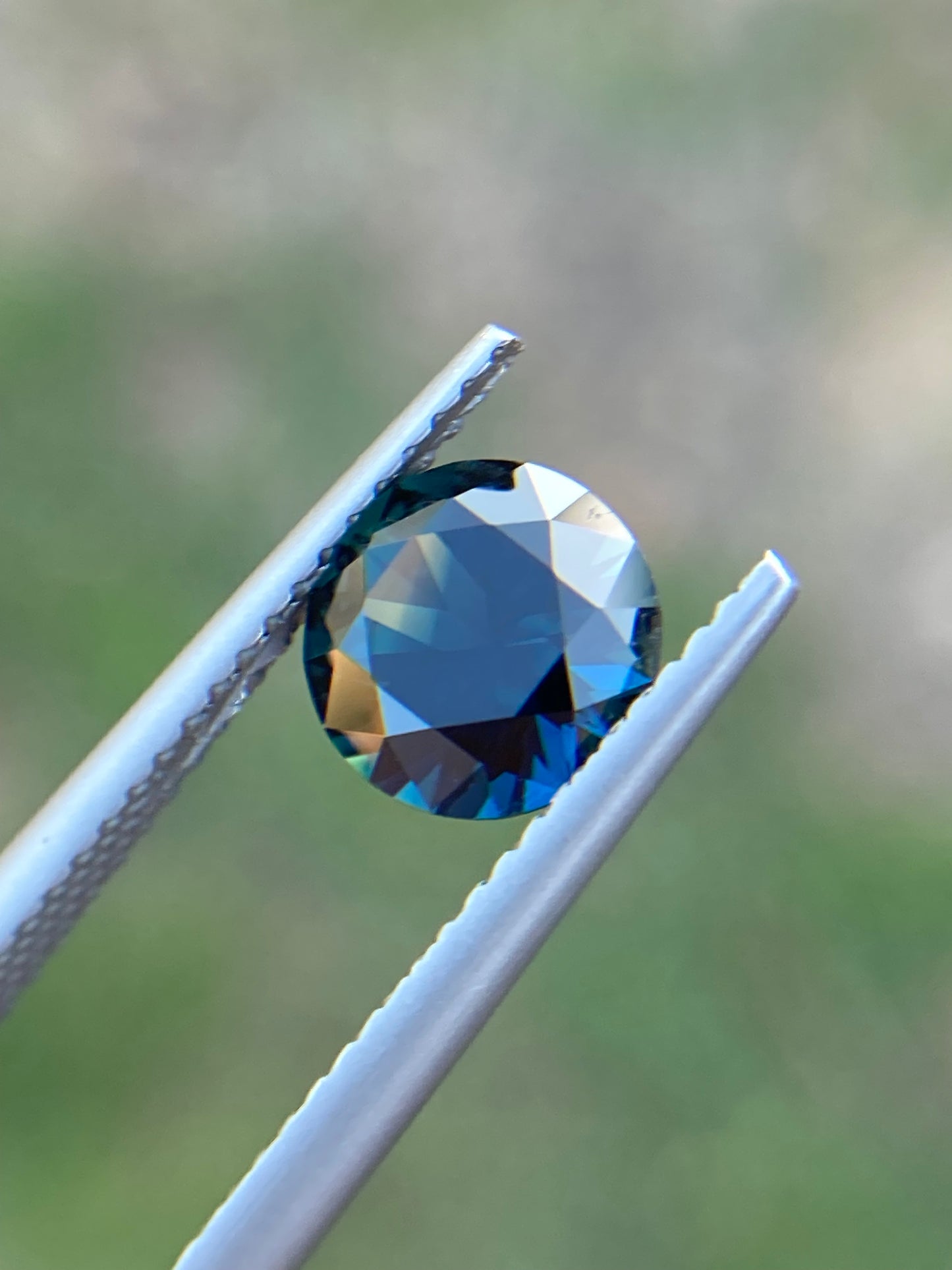038- Dark Green Blue with Yellow edge - Australian Sapphire 1.64ct ROUND CUT