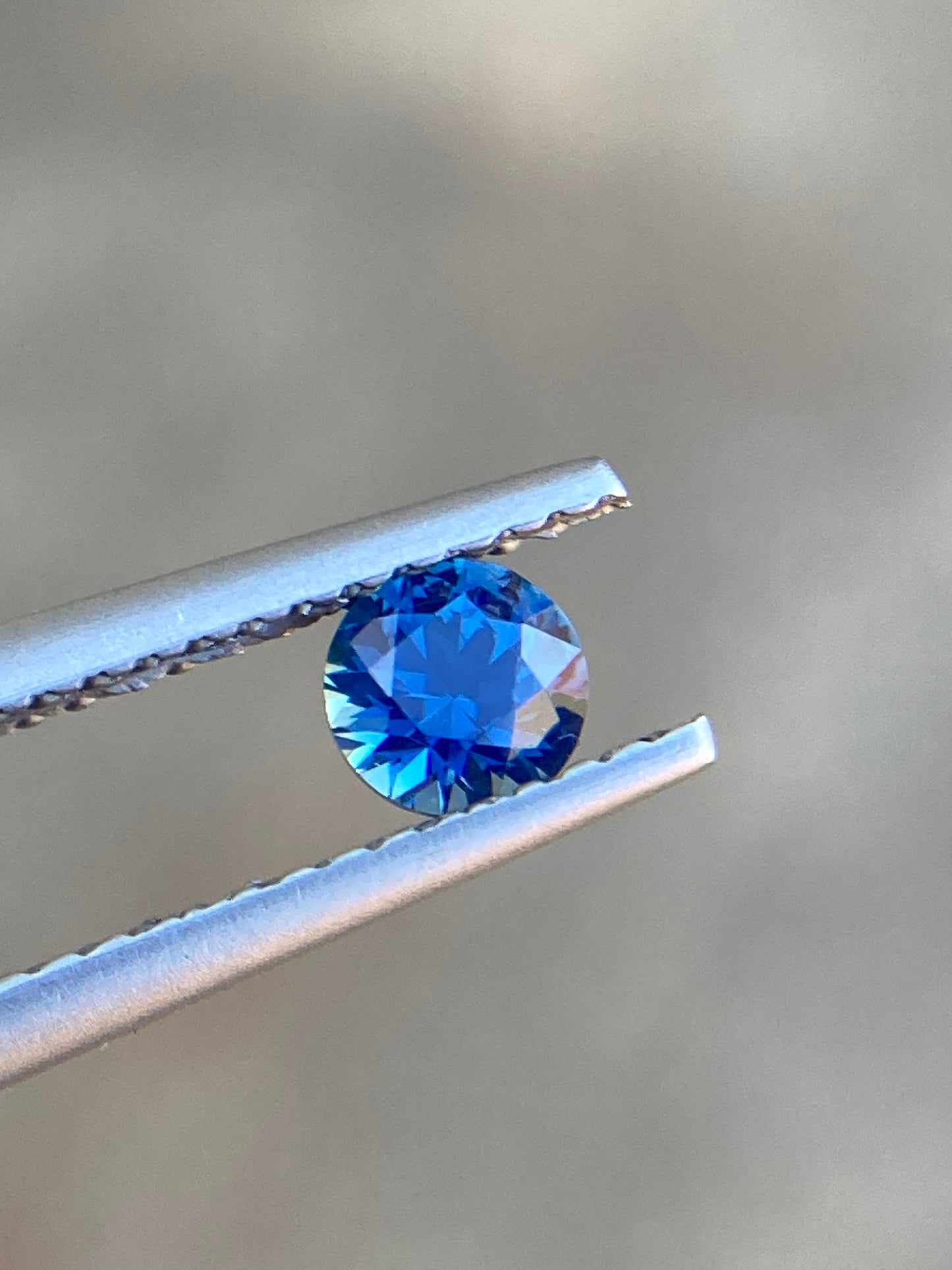 065- Blue Australian Sapphire 0.37ct Round CUT