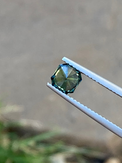 042- SQUARE CUT Parti Australian Sapphire 1.14ct