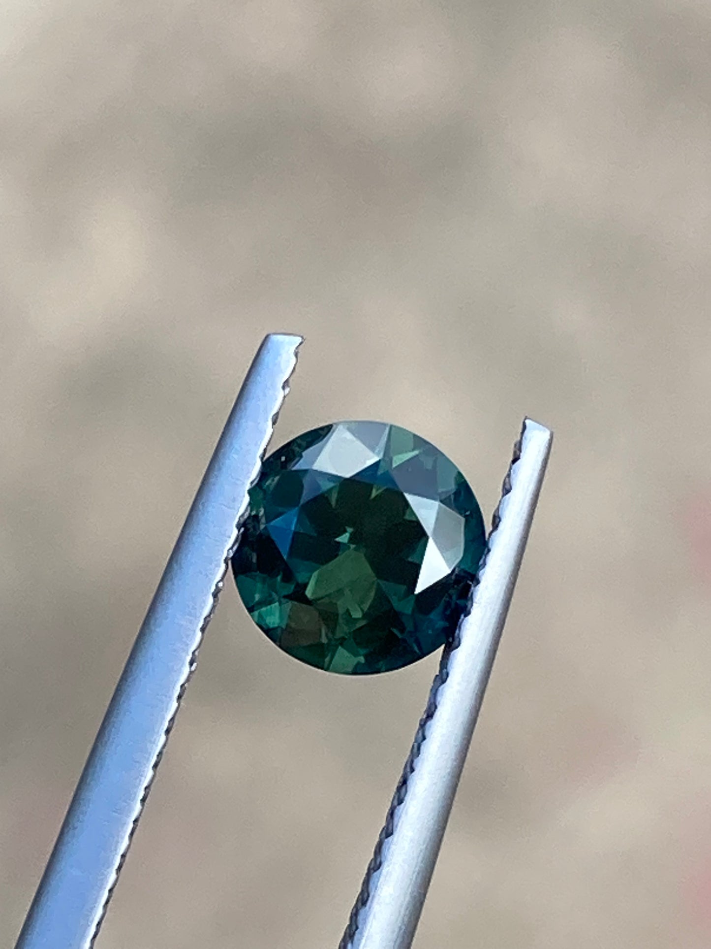 060- 1.09ct Dark Green Australian Sapphire ROUND CUT