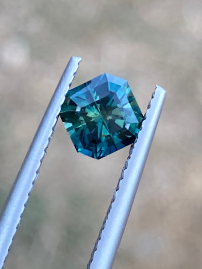 042- SQUARE CUT Parti Australian Sapphire 1.14ct