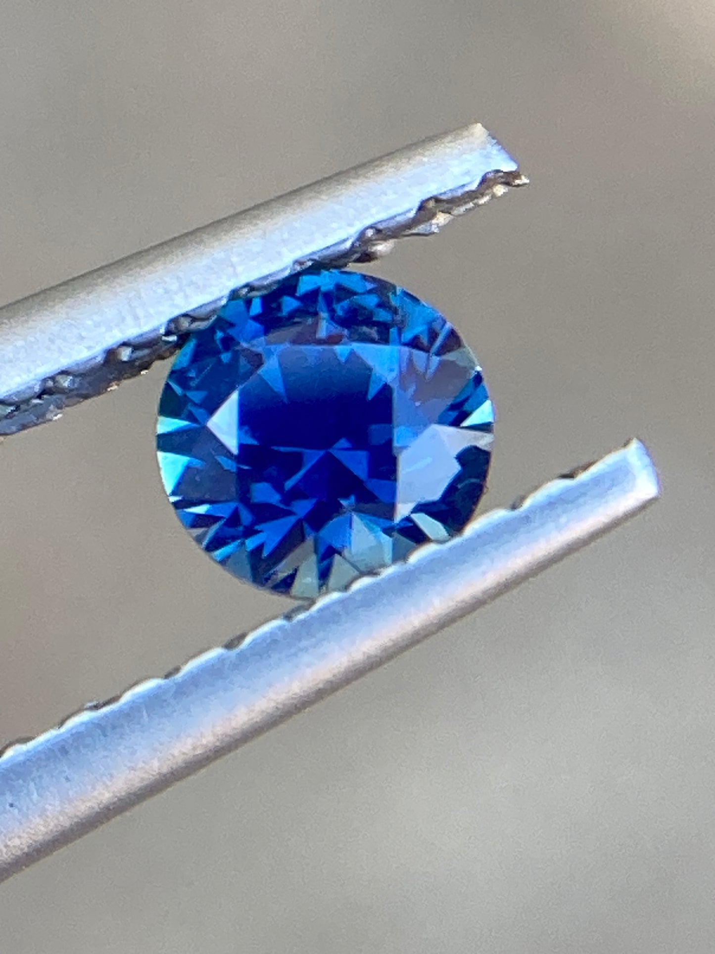 065- Blue Australian Sapphire 0.37ct Round CUT