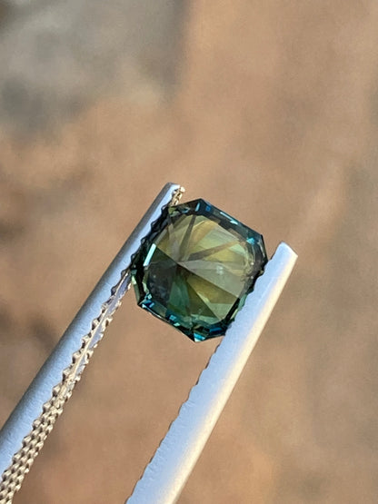 042- SQUARE CUT Parti Australian Sapphire 1.14ct