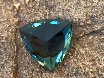 041- Parti Australian Sapphire 1.12ct TRILLION CUT