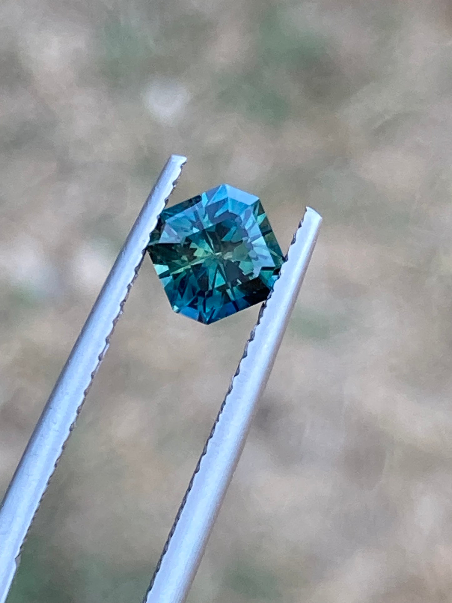 042- SQUARE CUT Parti Australian Sapphire 1.14ct