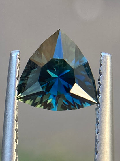041- Parti Australian Sapphire 1.12ct TRILLION CUT