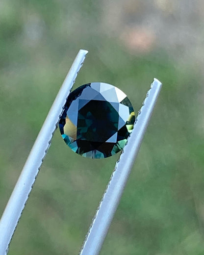 038- Dark Green Blue with Yellow edge - Australian Sapphire 1.64ct ROUND CUT