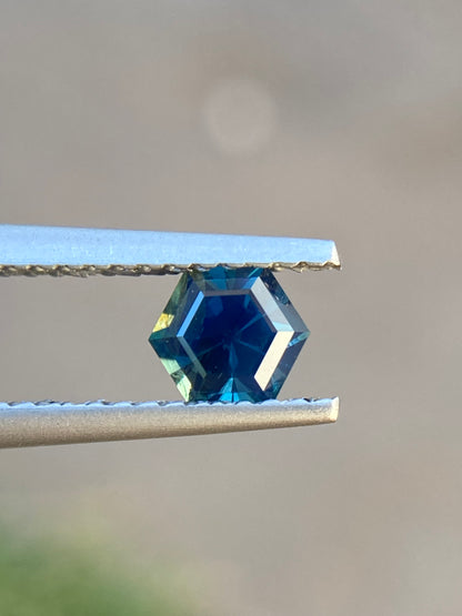 043- Silky Blue Australian Sapphire 0.67ct HEX CUT