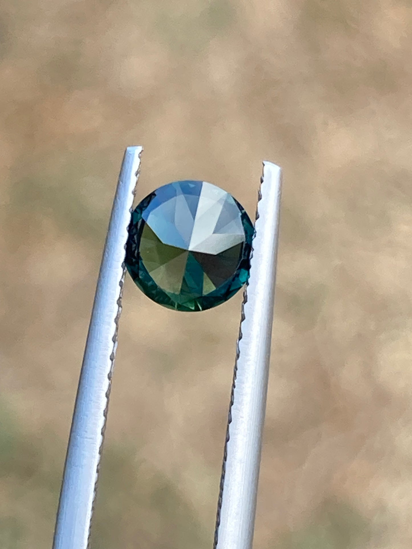 060- 1.09ct Dark Green Australian Sapphire ROUND CUT