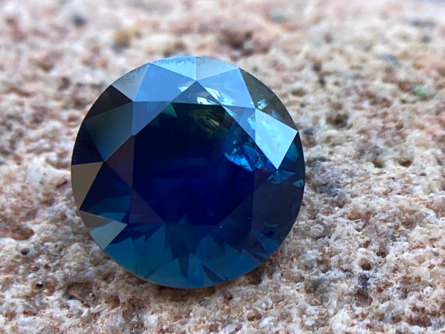 046- 1.92ct Australian Sapphire Blue Yellow Parti ROUND CUT